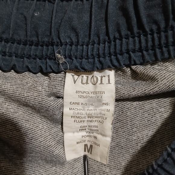 VUORI Men's Medium swim trunks Grey with a tropical print full support lining - Picture 11 of 11